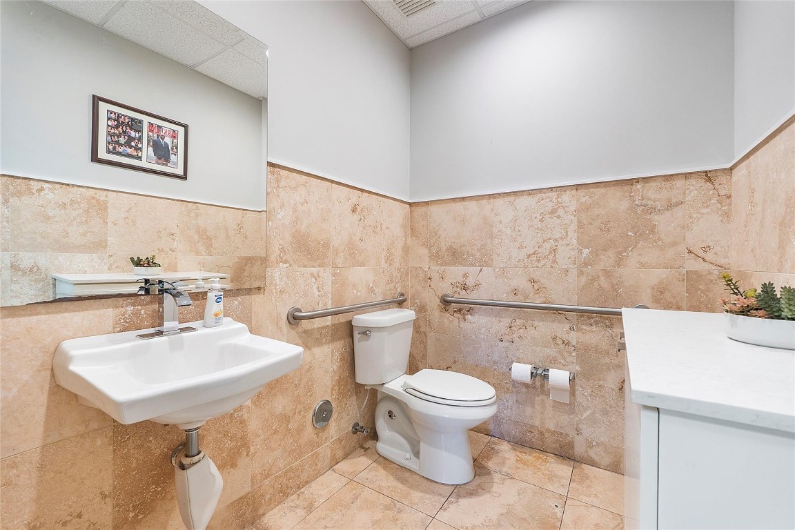 5491 N University Drive 213-214