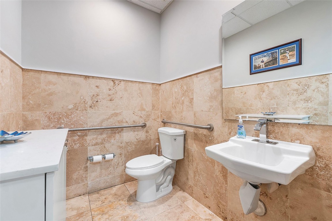 5491 N University Drive 213-214