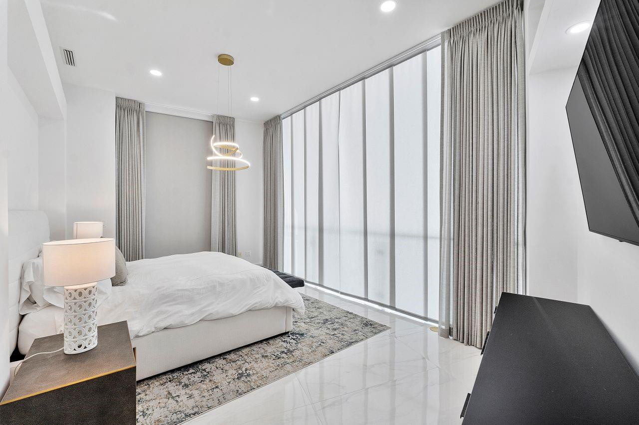 1 N Ocean Blvd 207