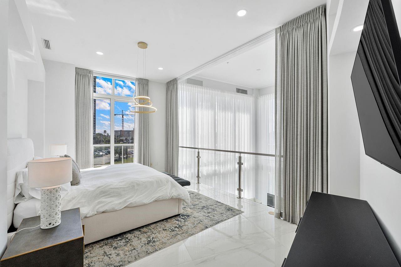 1 N Ocean Blvd 207