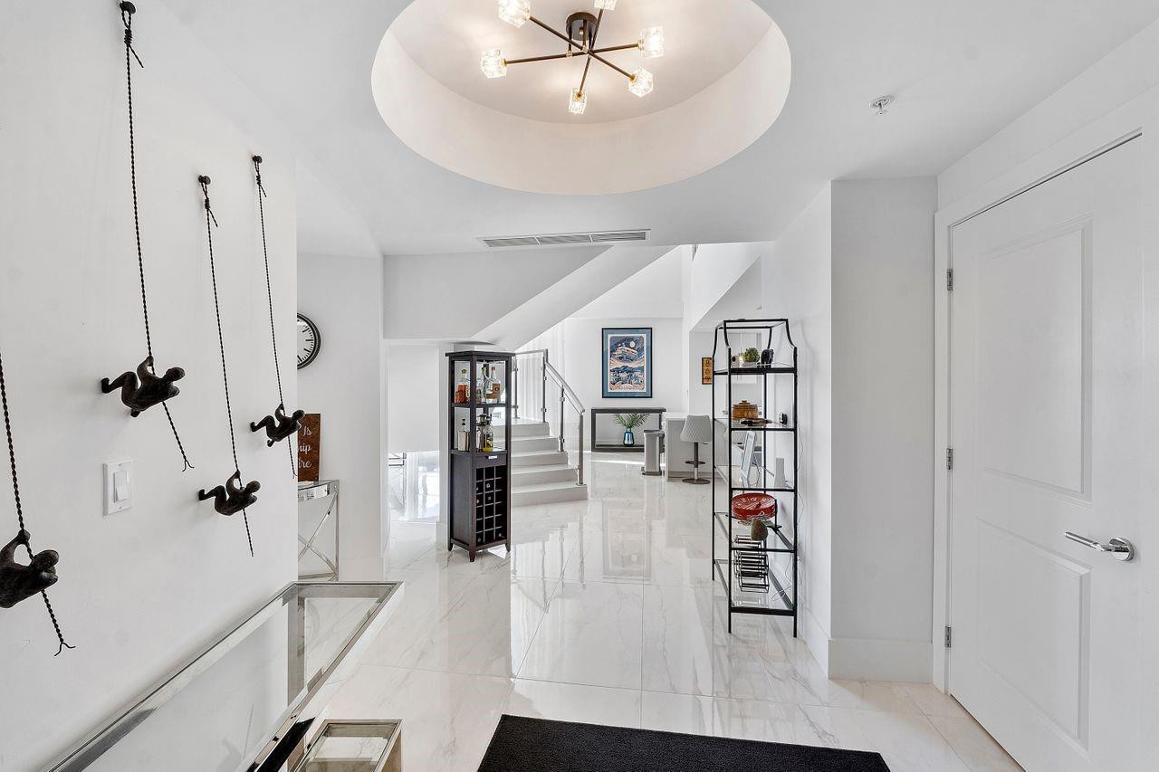 1 N Ocean Blvd 207