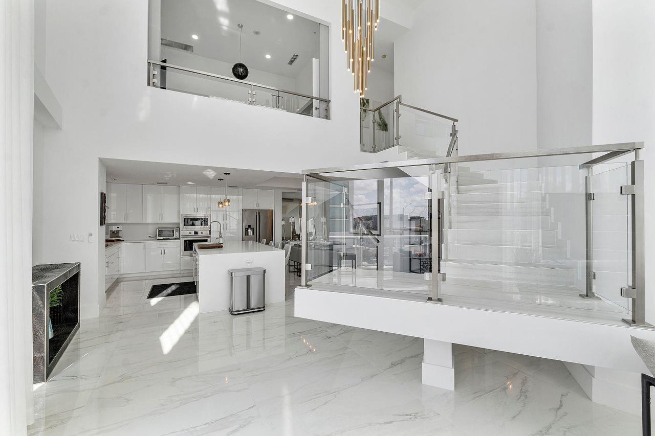 1 N Ocean Blvd 207