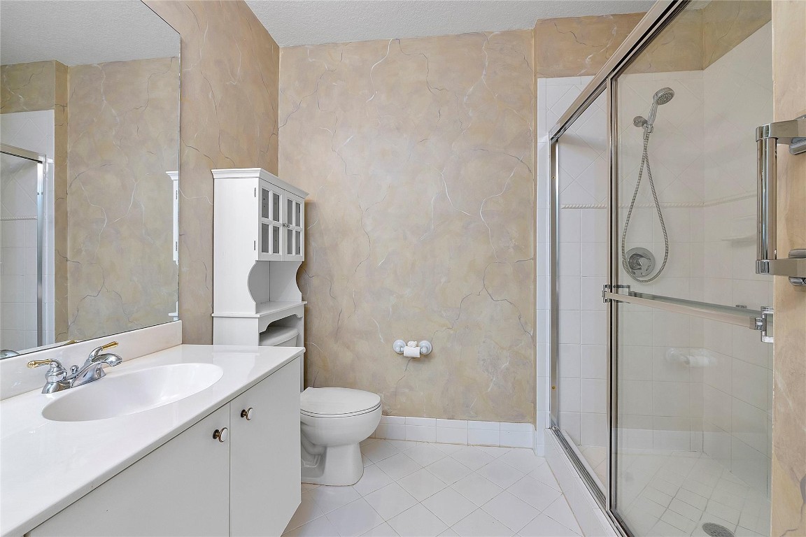 7919 Exeter Blvd 102