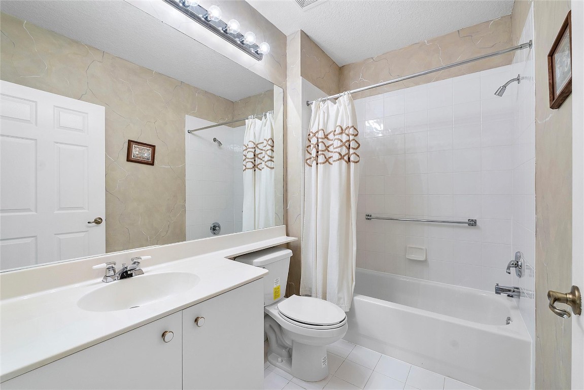 7919 Exeter Blvd 102