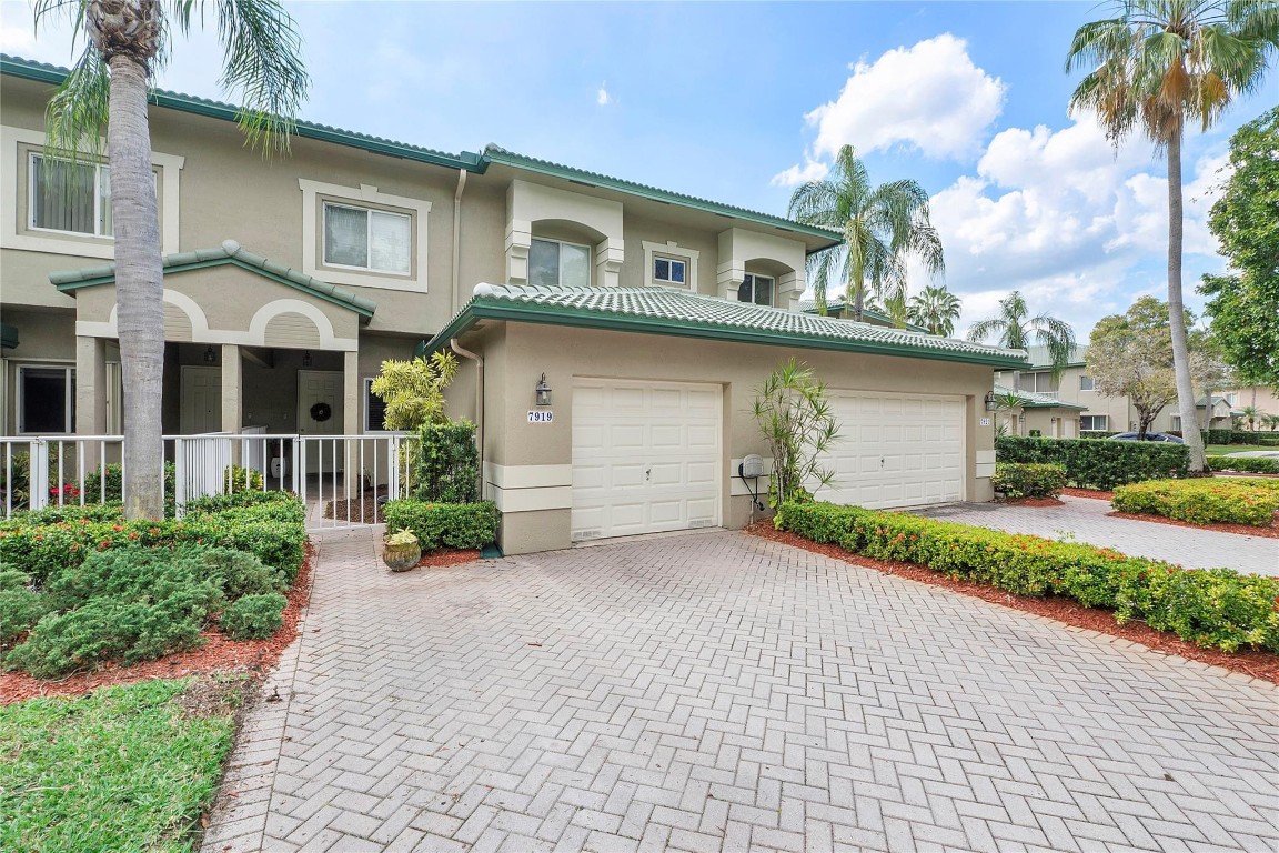 7919 Exeter Blvd 102