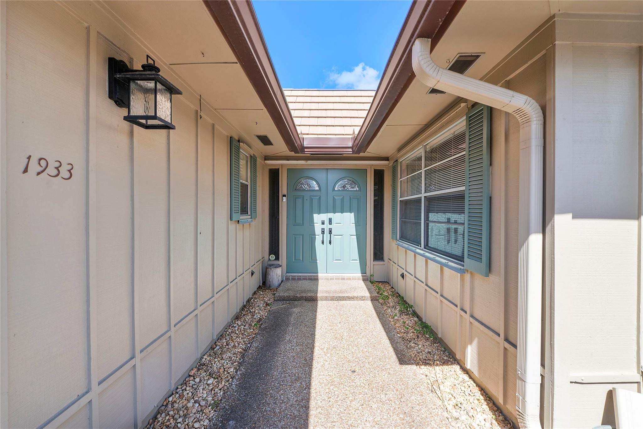 1933 Coquina Way
