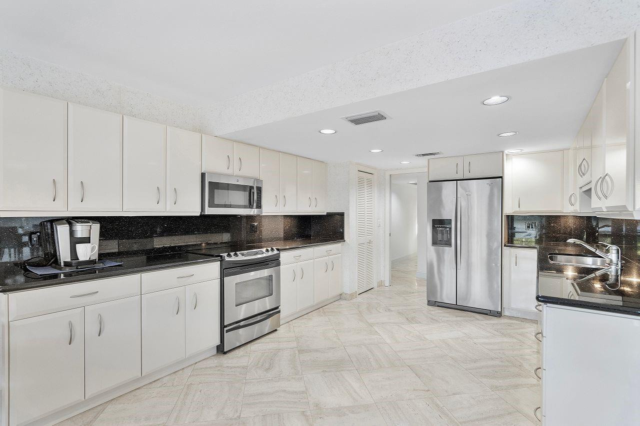 7640 Cedarwood Cir