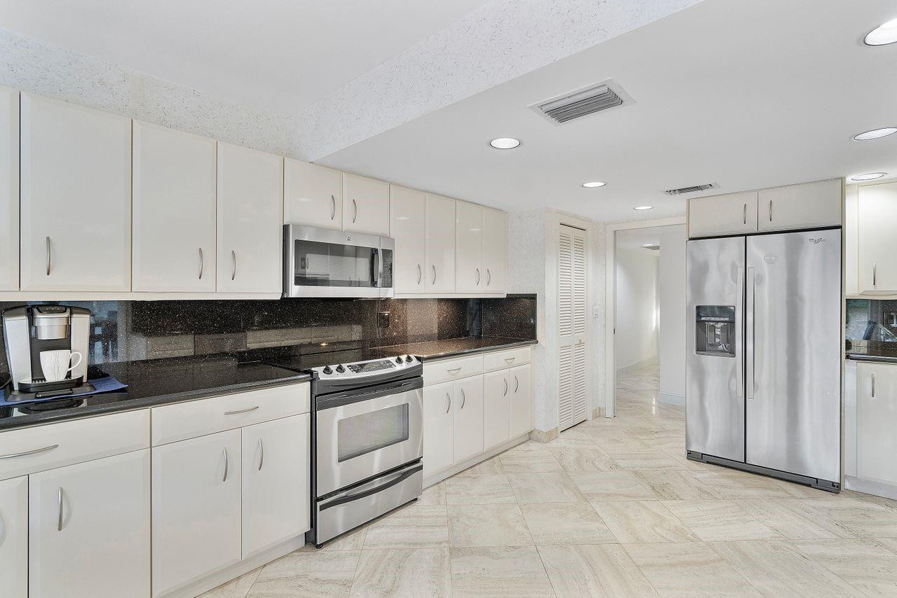 7640 Cedarwood Cir