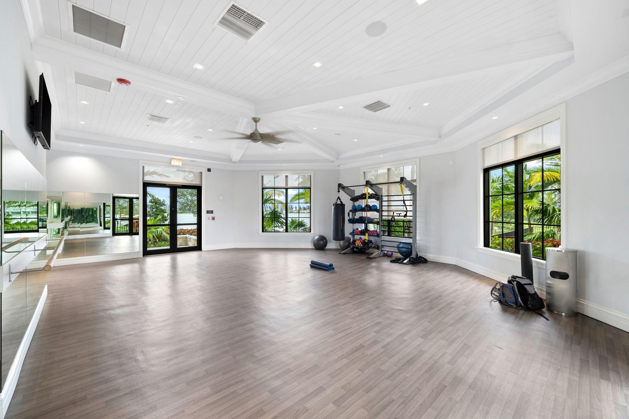 9125 Bay Dr