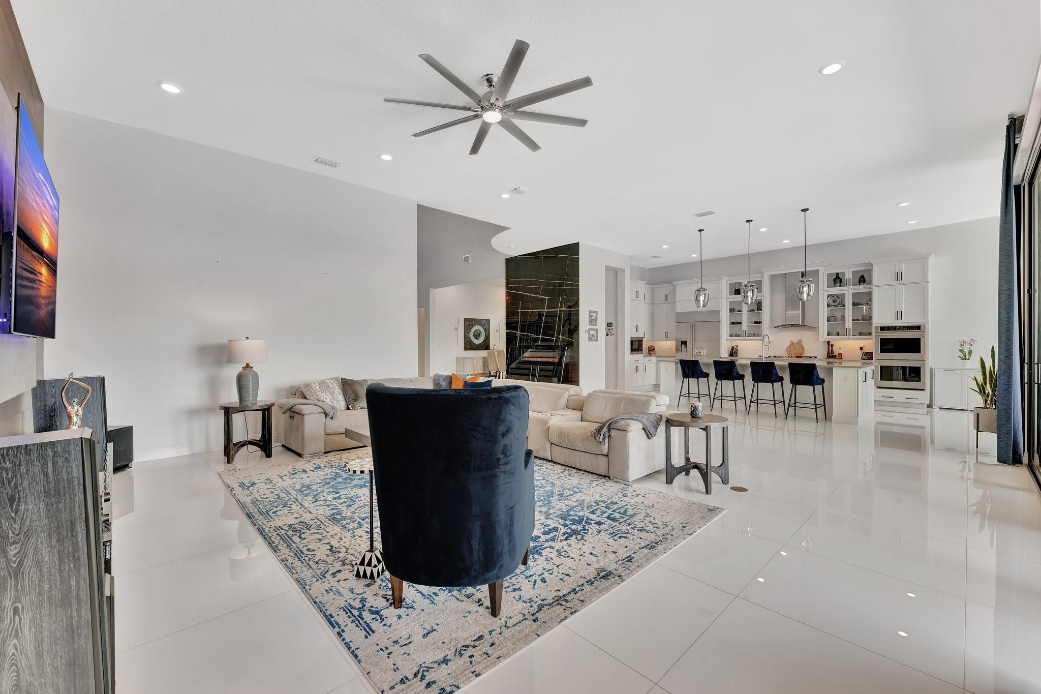 9125 Bay Dr