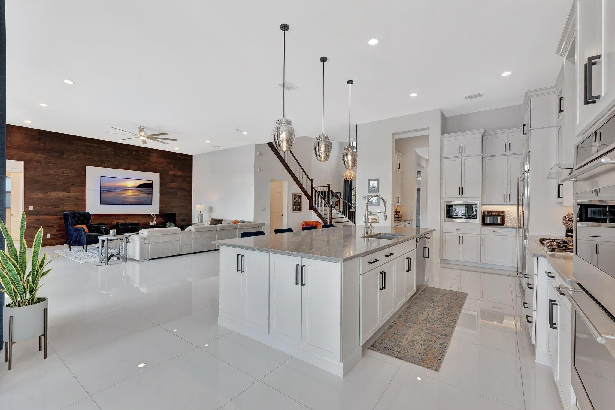 9125 Bay Dr