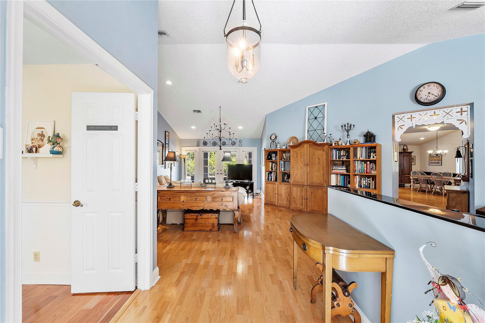 1963 Hartford Way