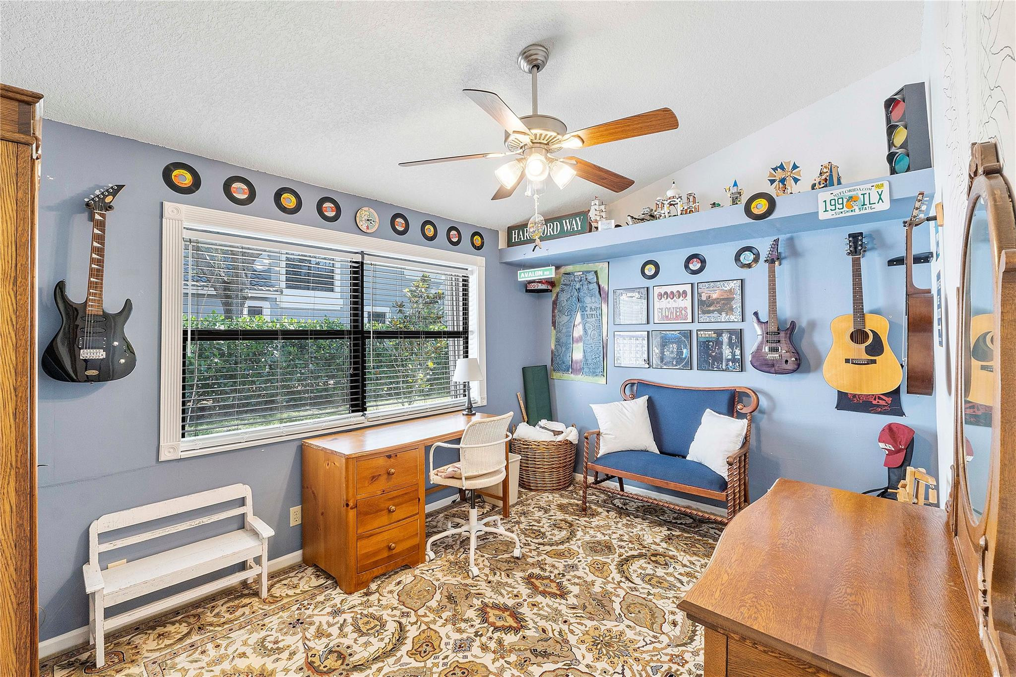 1963 Hartford Way