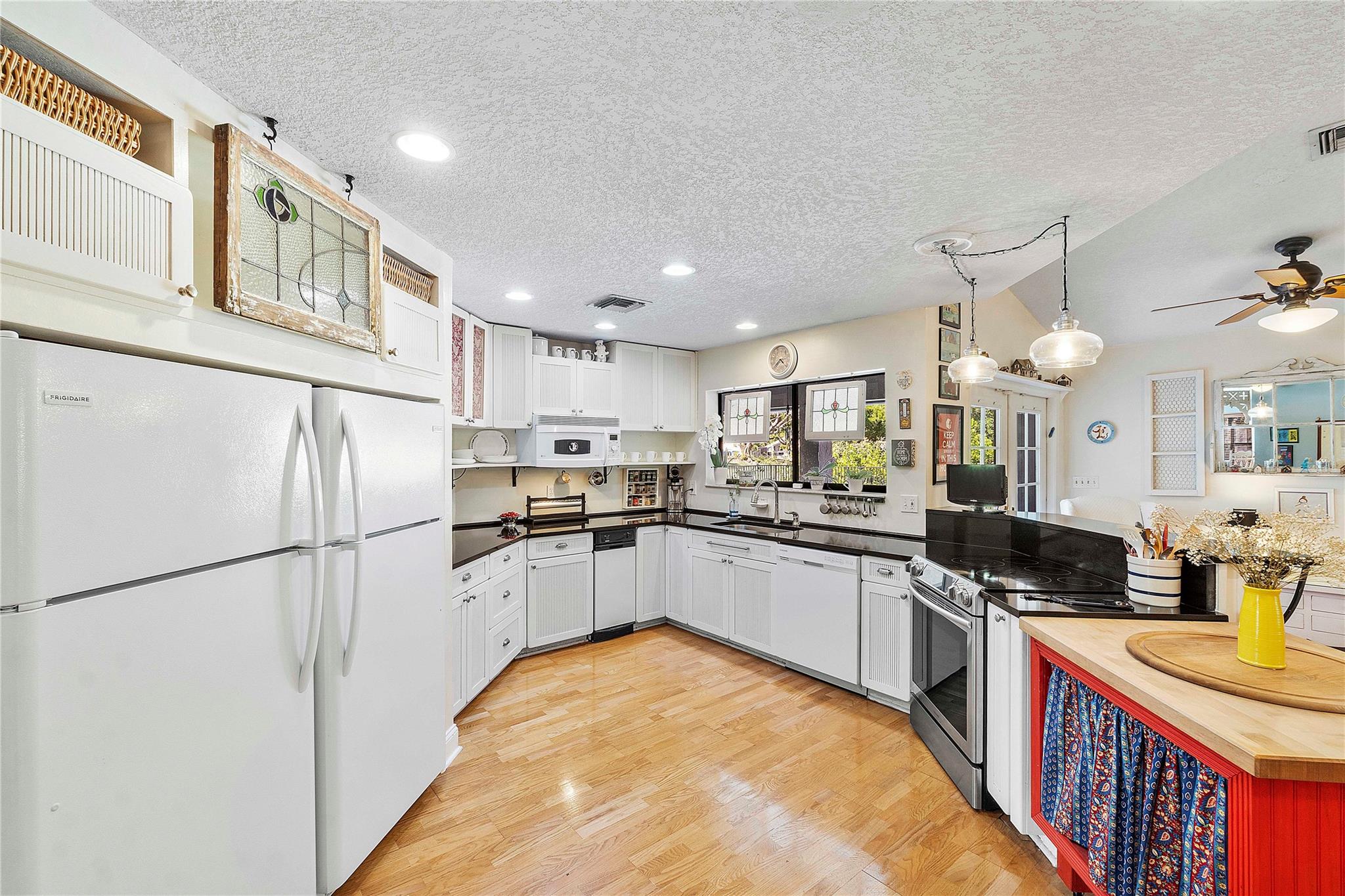 1963 Hartford Way