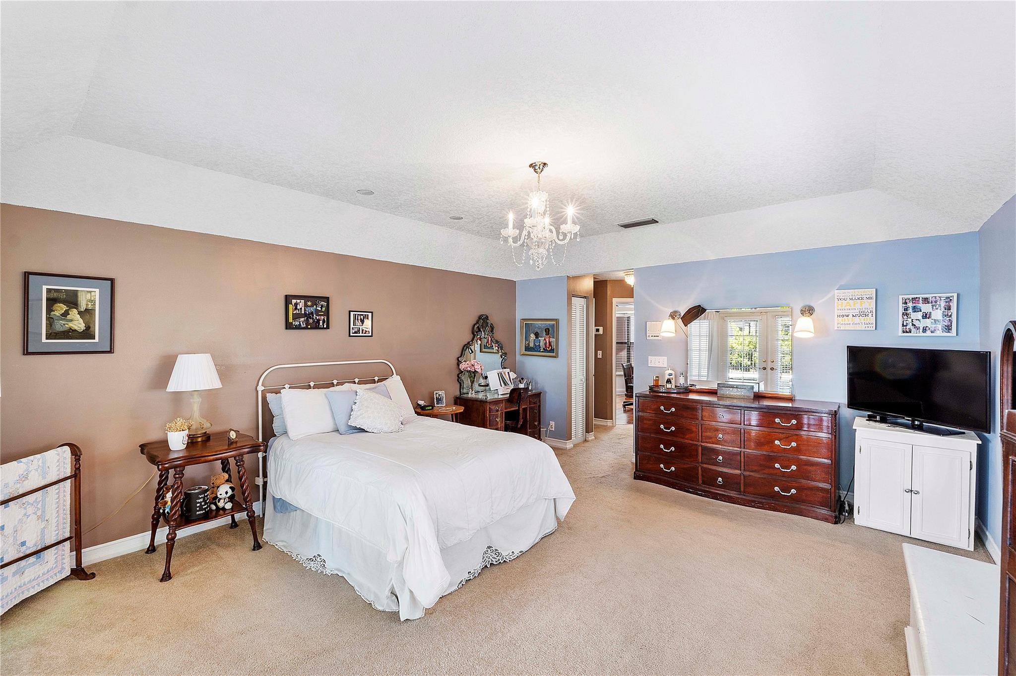 1963 Hartford Way