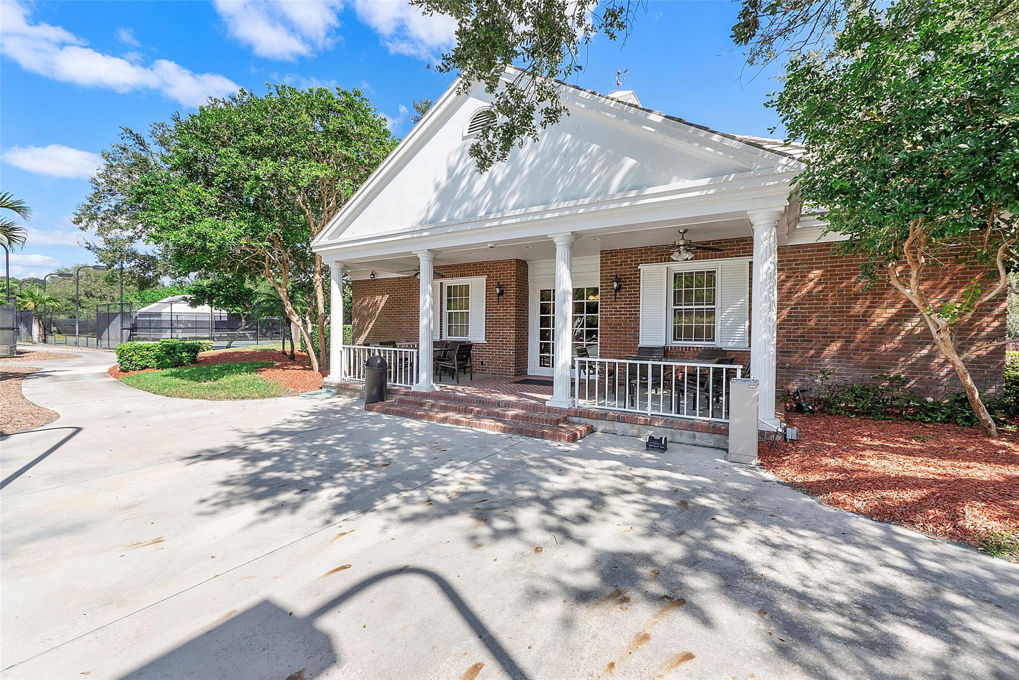 1963 Hartford Way