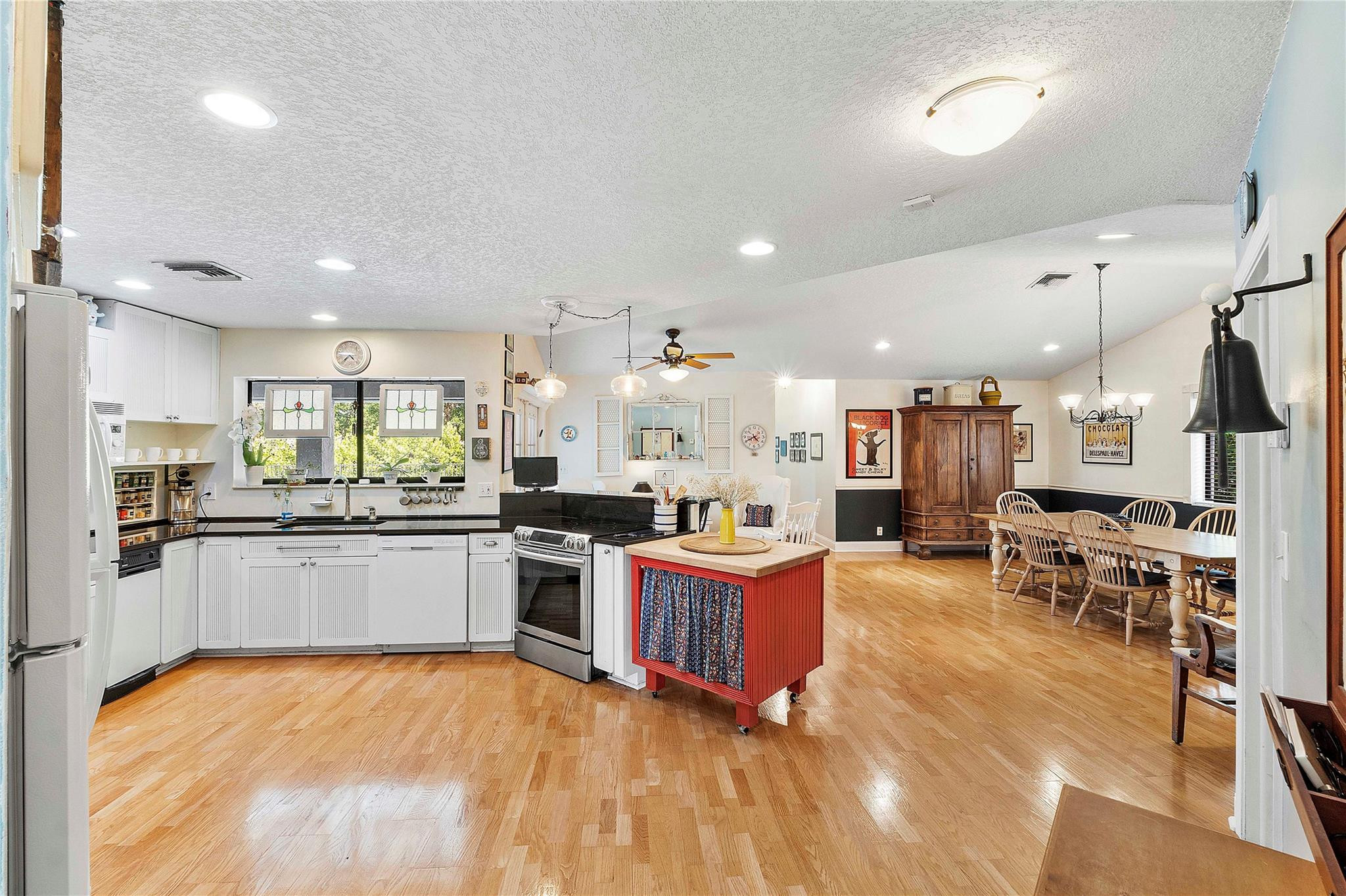 1963 Hartford Way