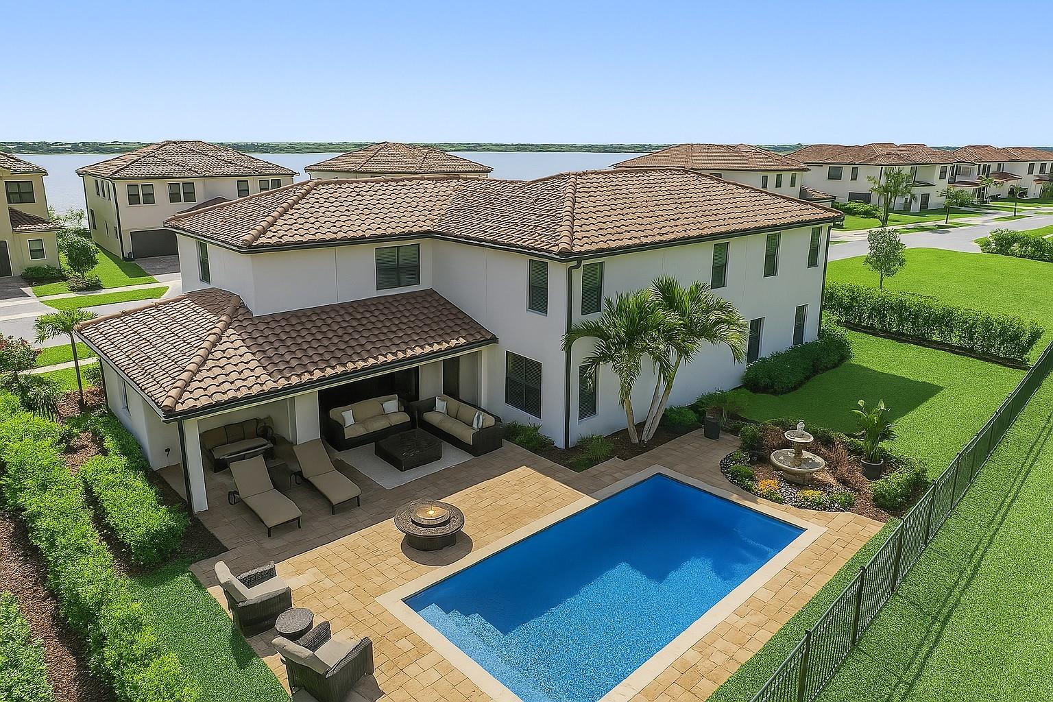 9015 W Bay Trl