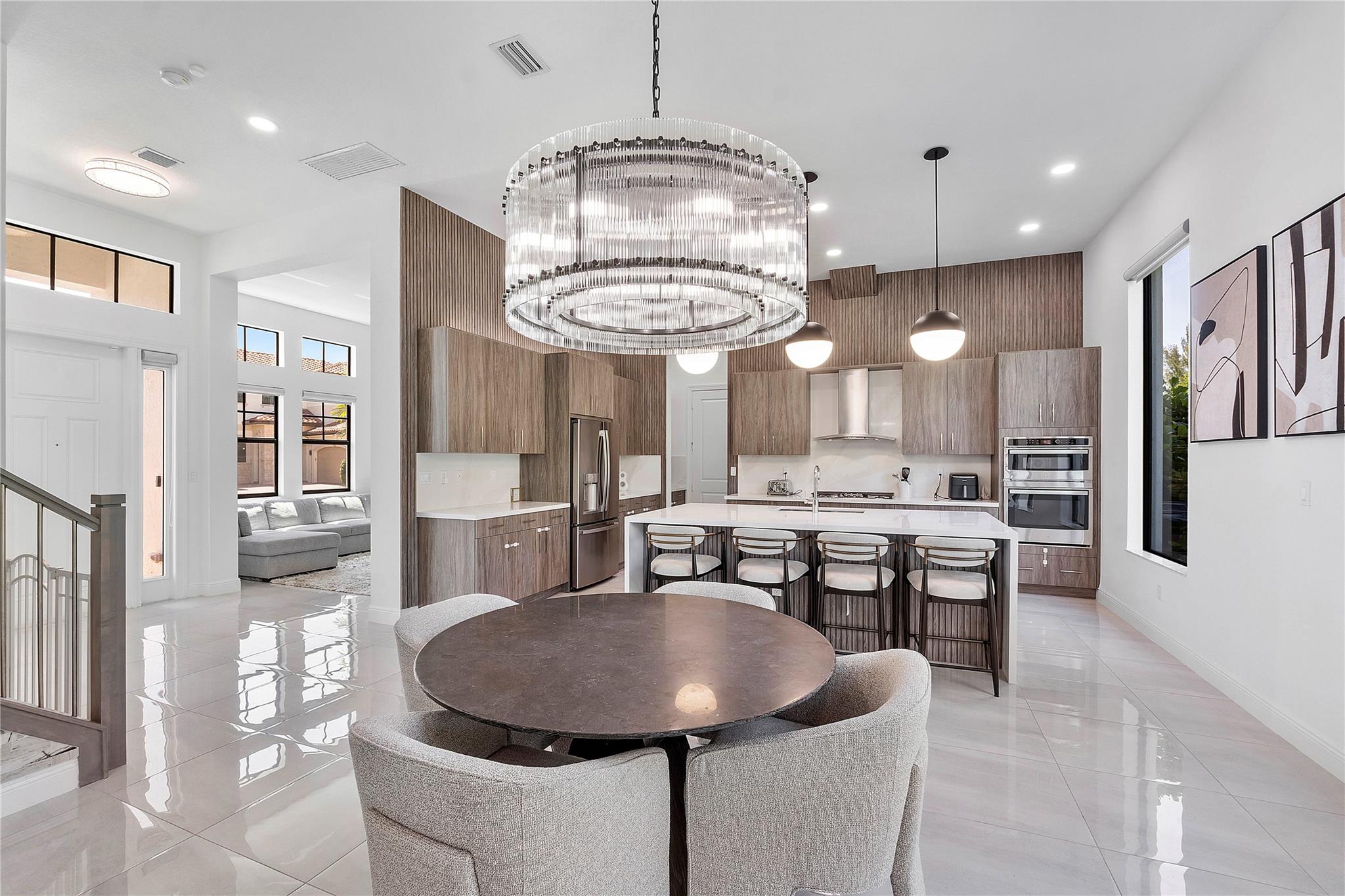 9015 W Bay Trl
