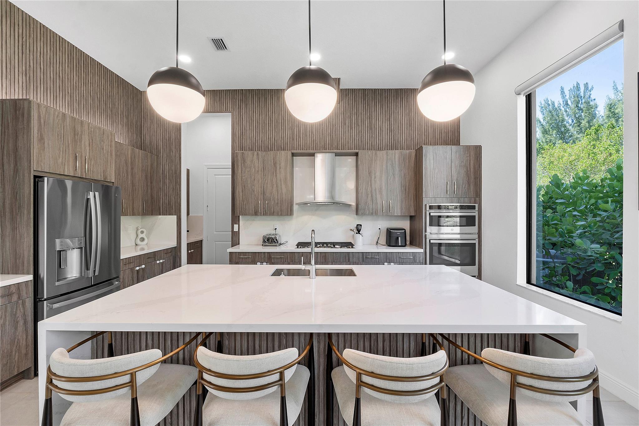 9015 W Bay Trl