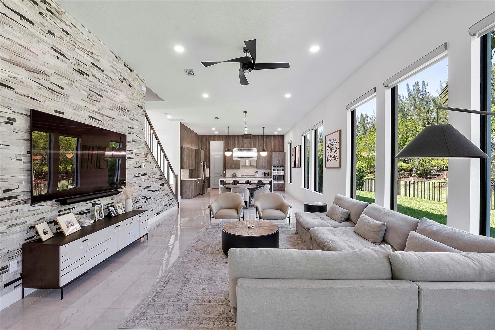 9015 W Bay Trl