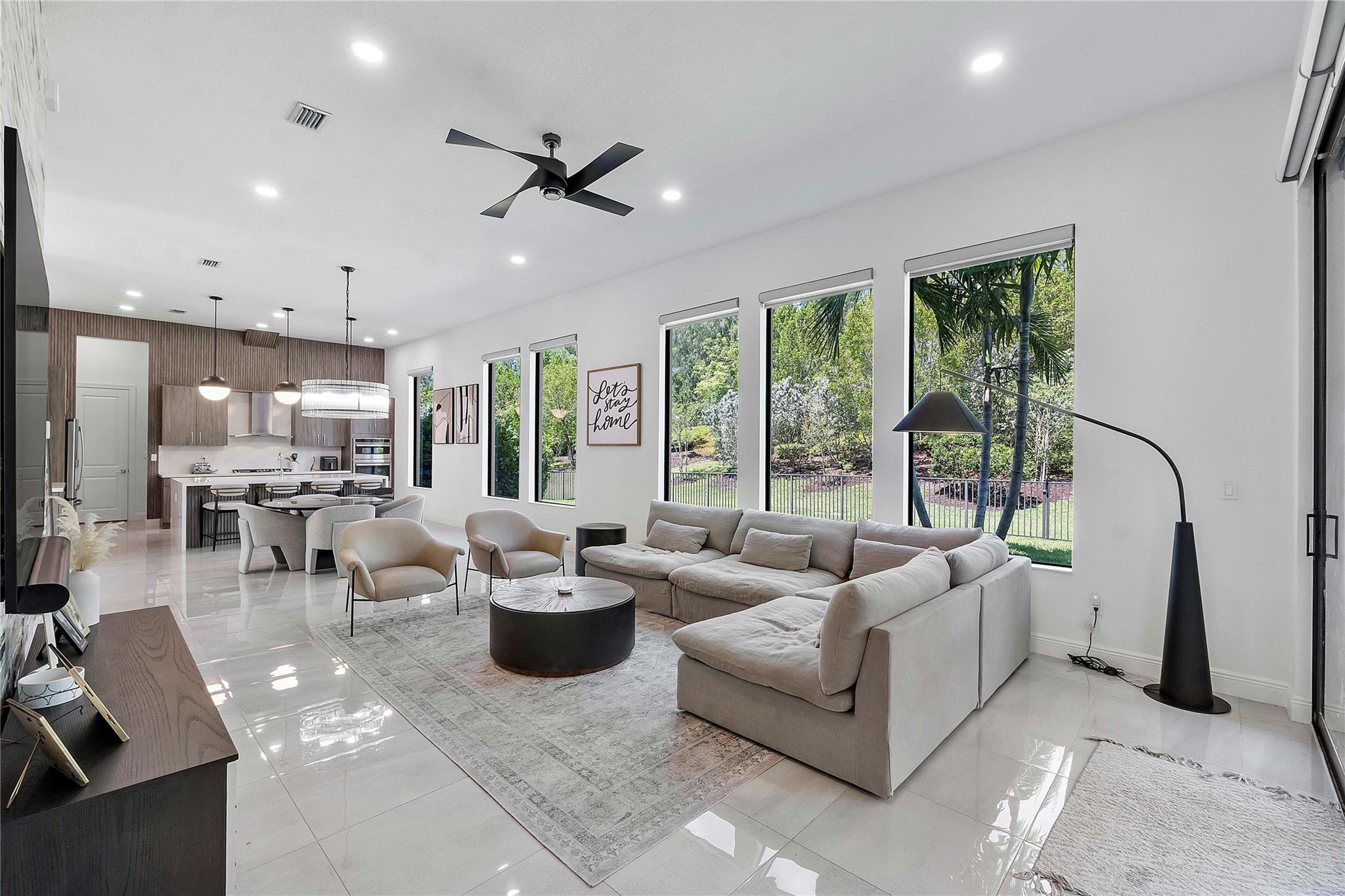 9015 W Bay Trl