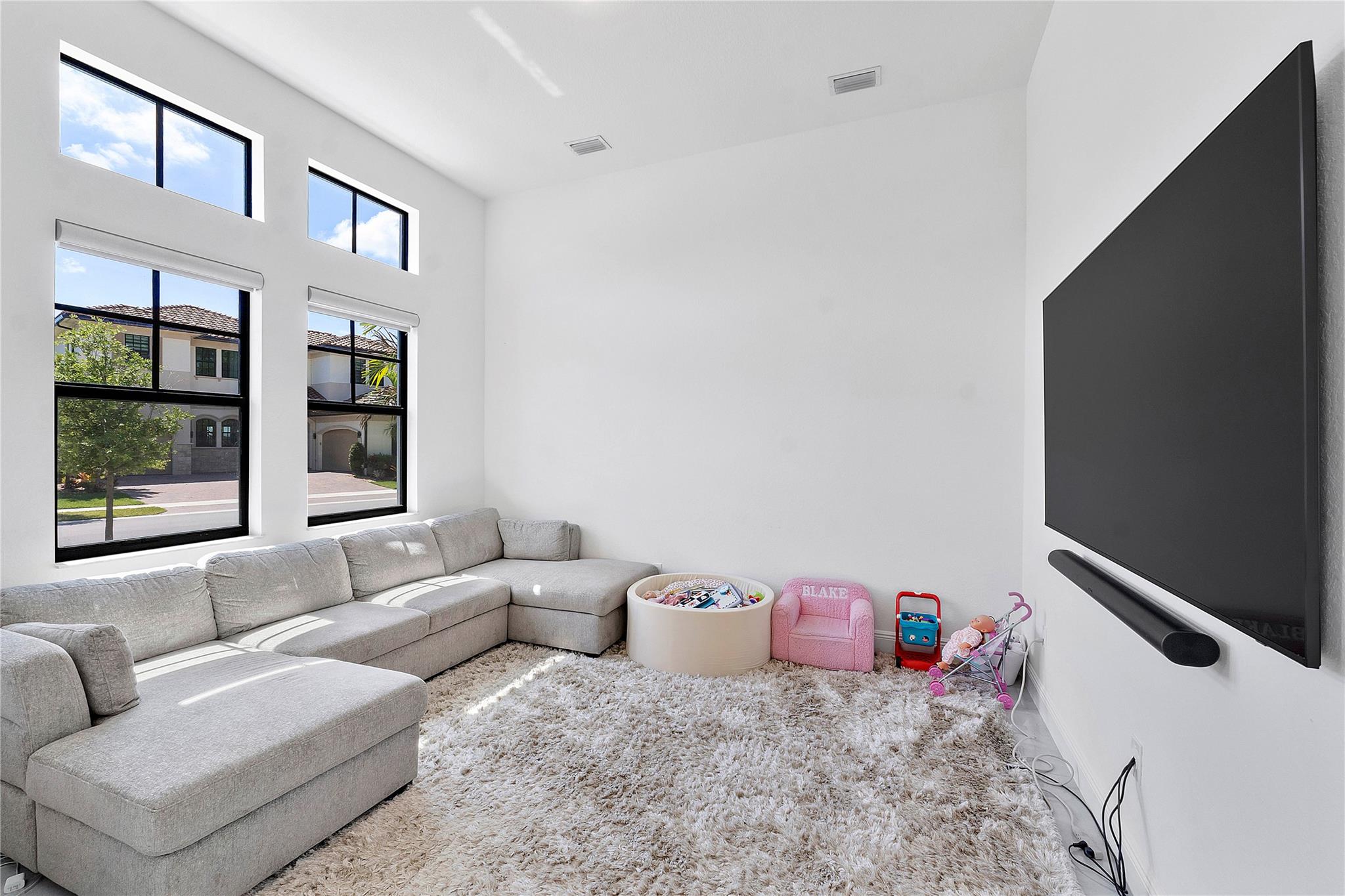 9015 W Bay Trl