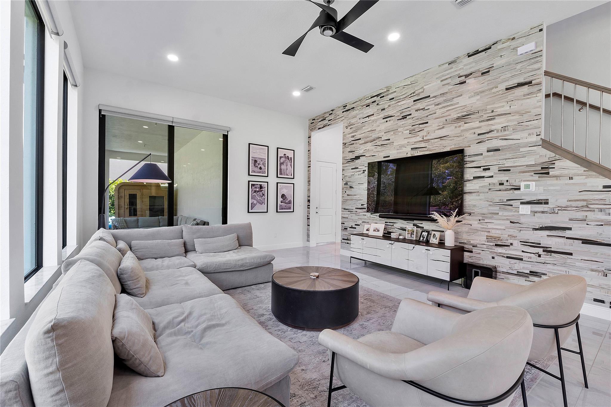 9015 W Bay Trl