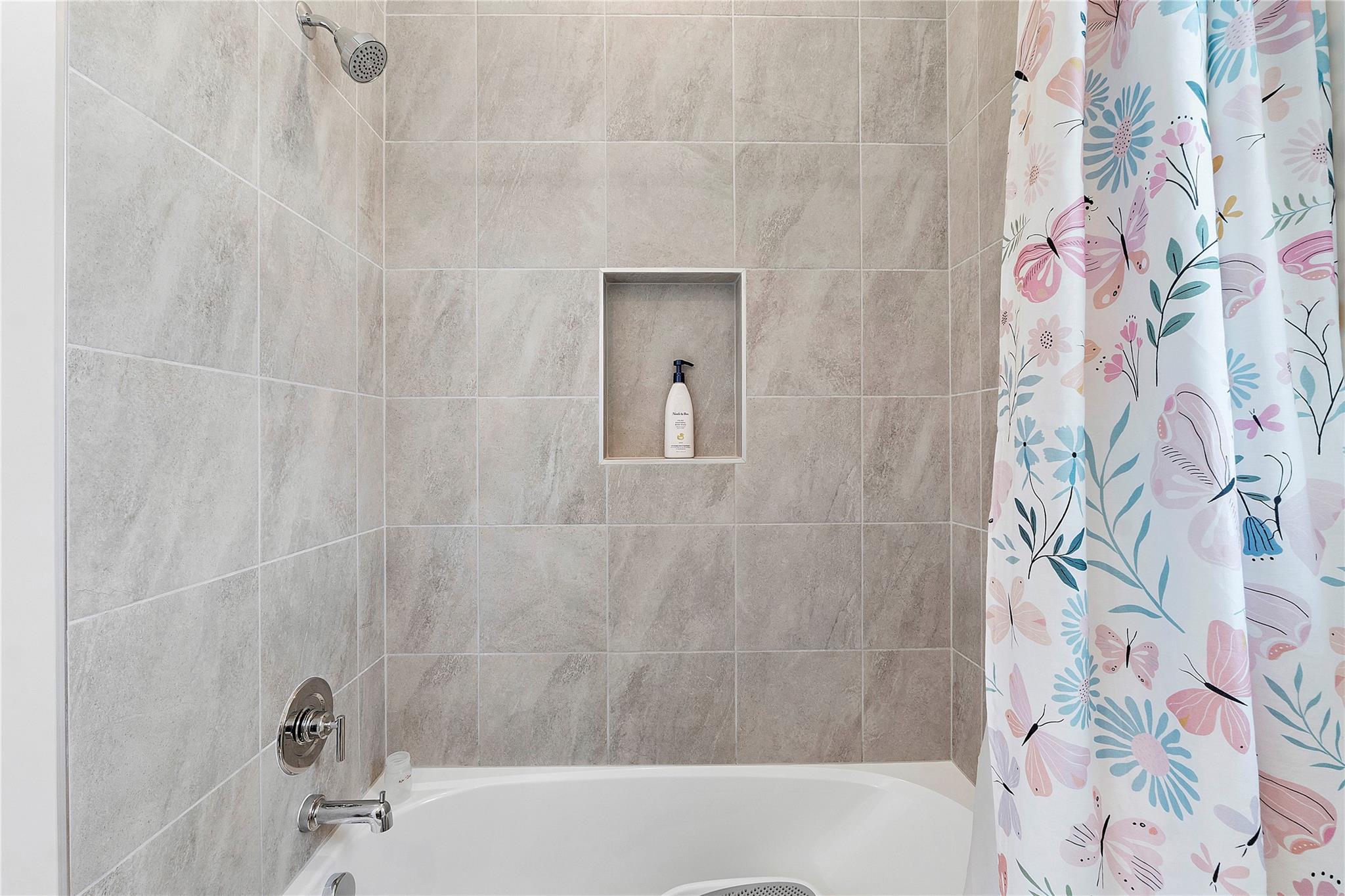 9015 W Bay Trl