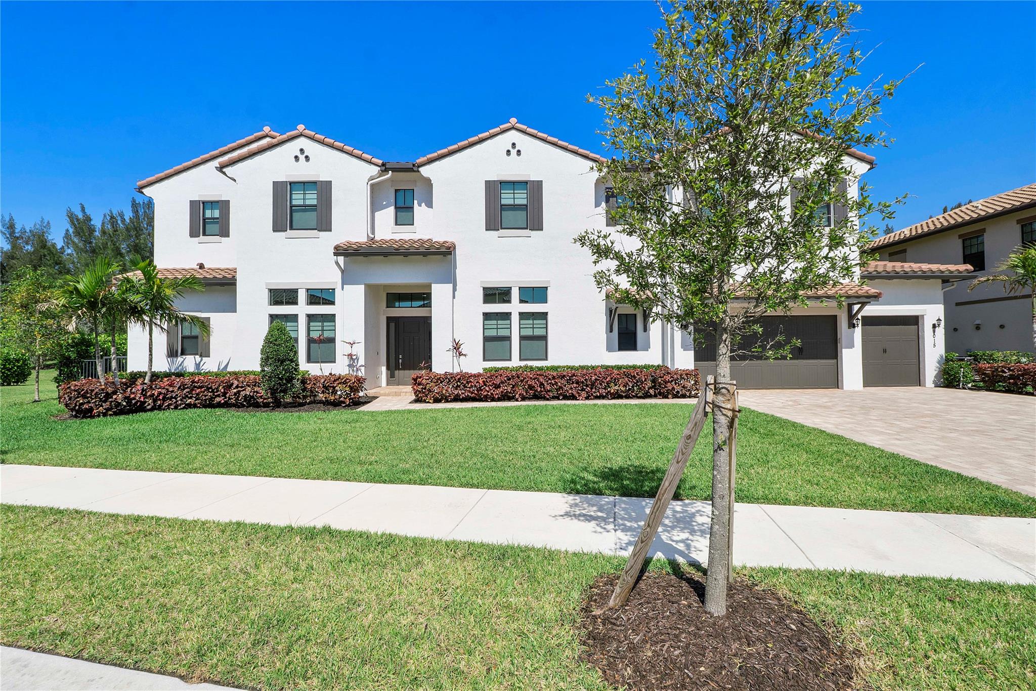 9015 W Bay Trl