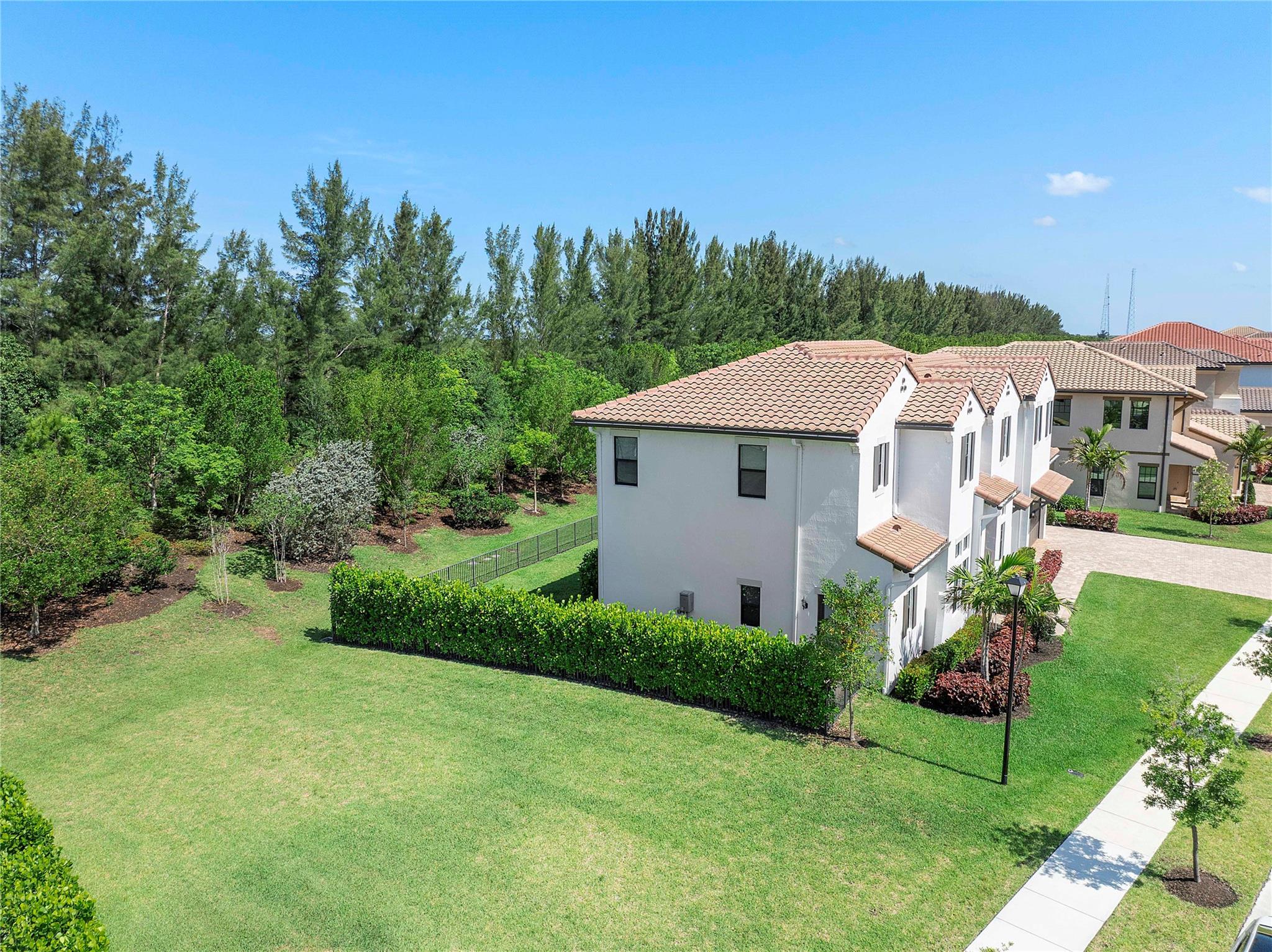 9015 W Bay Trl