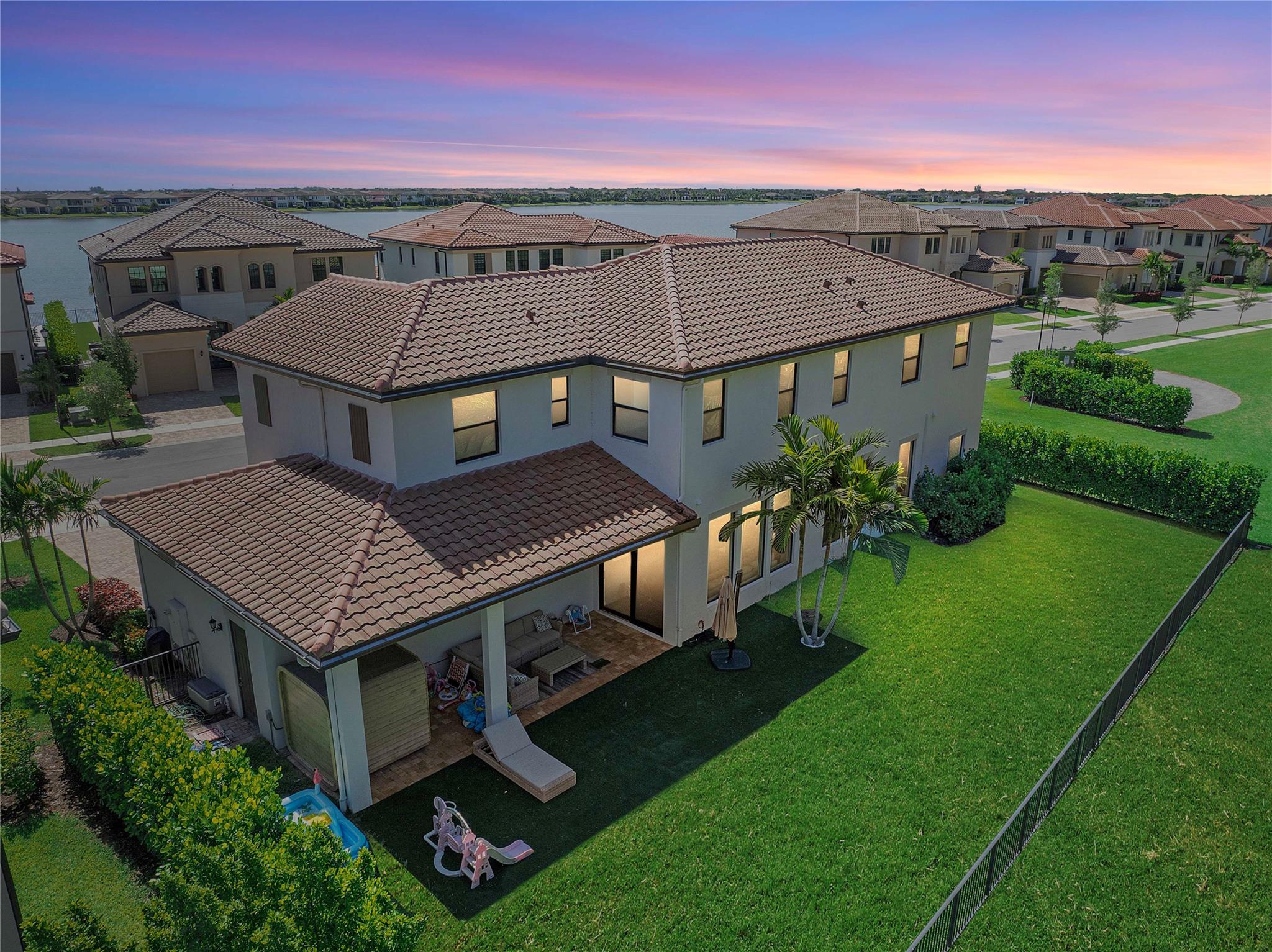 9015 W Bay Trl