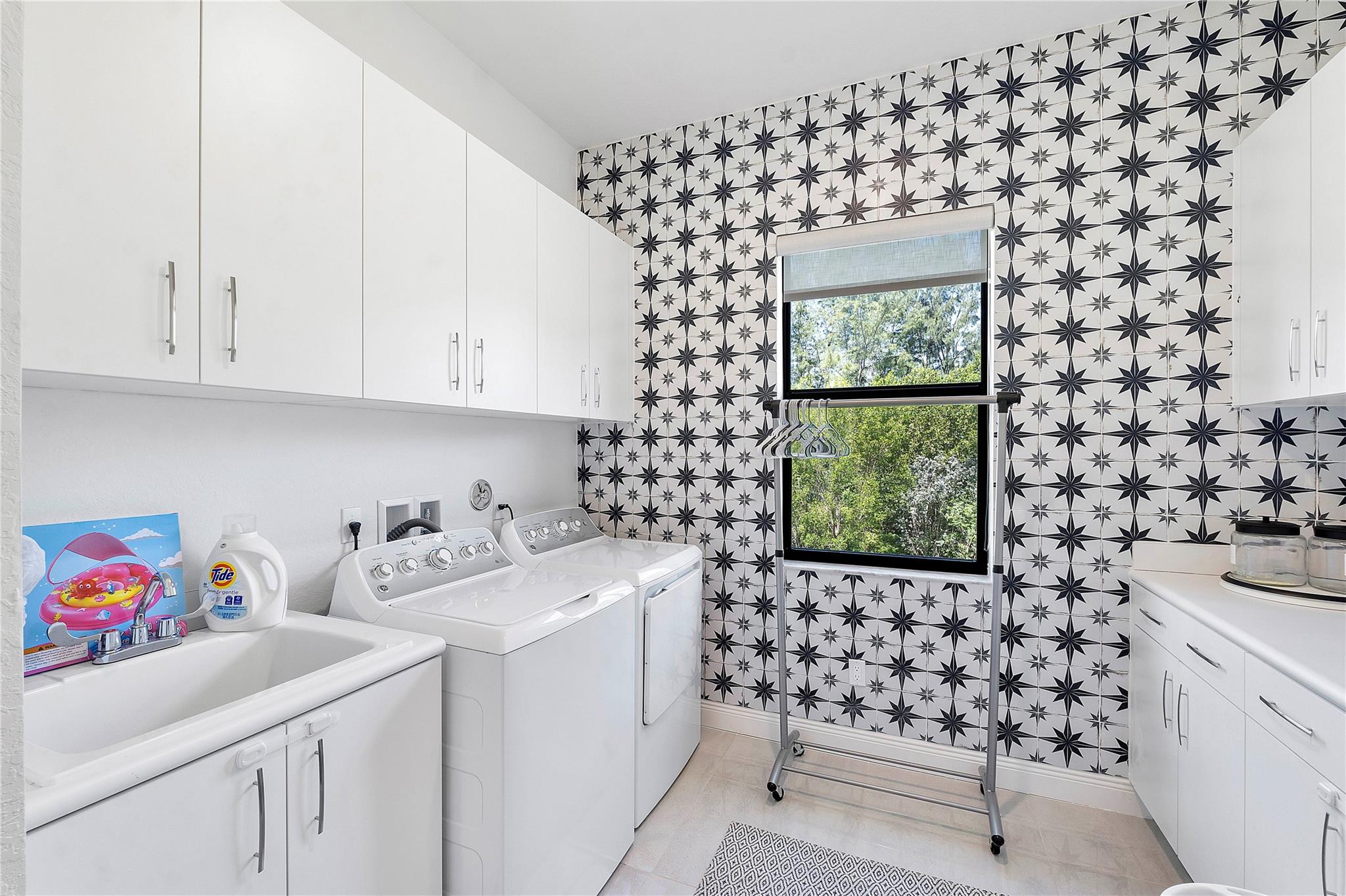 9015 W Bay Trl