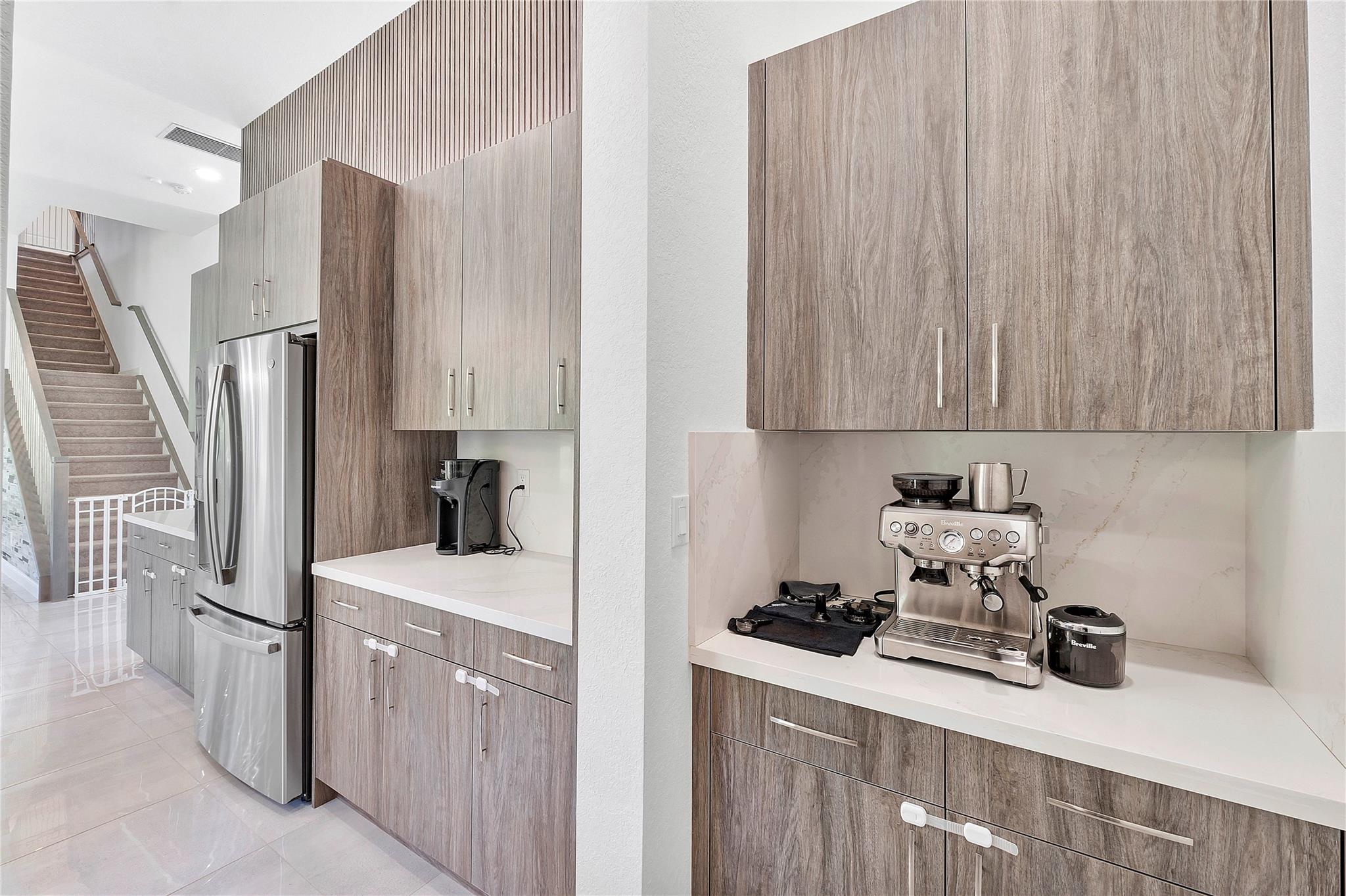 9015 W Bay Trl