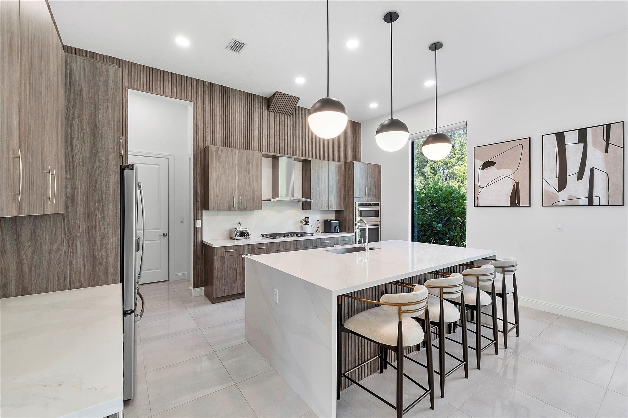 9015 W Bay Trl