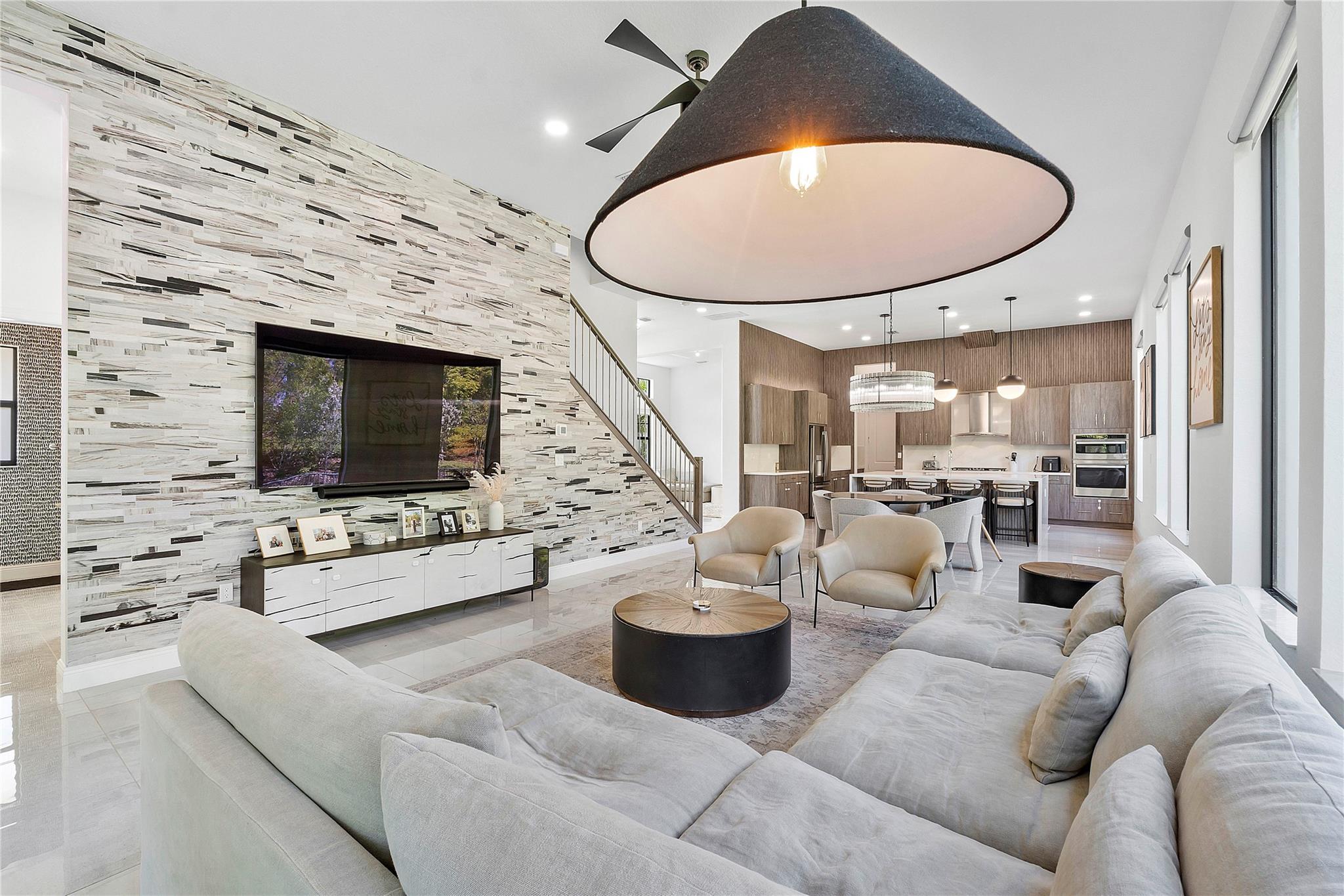 9015 W Bay Trl