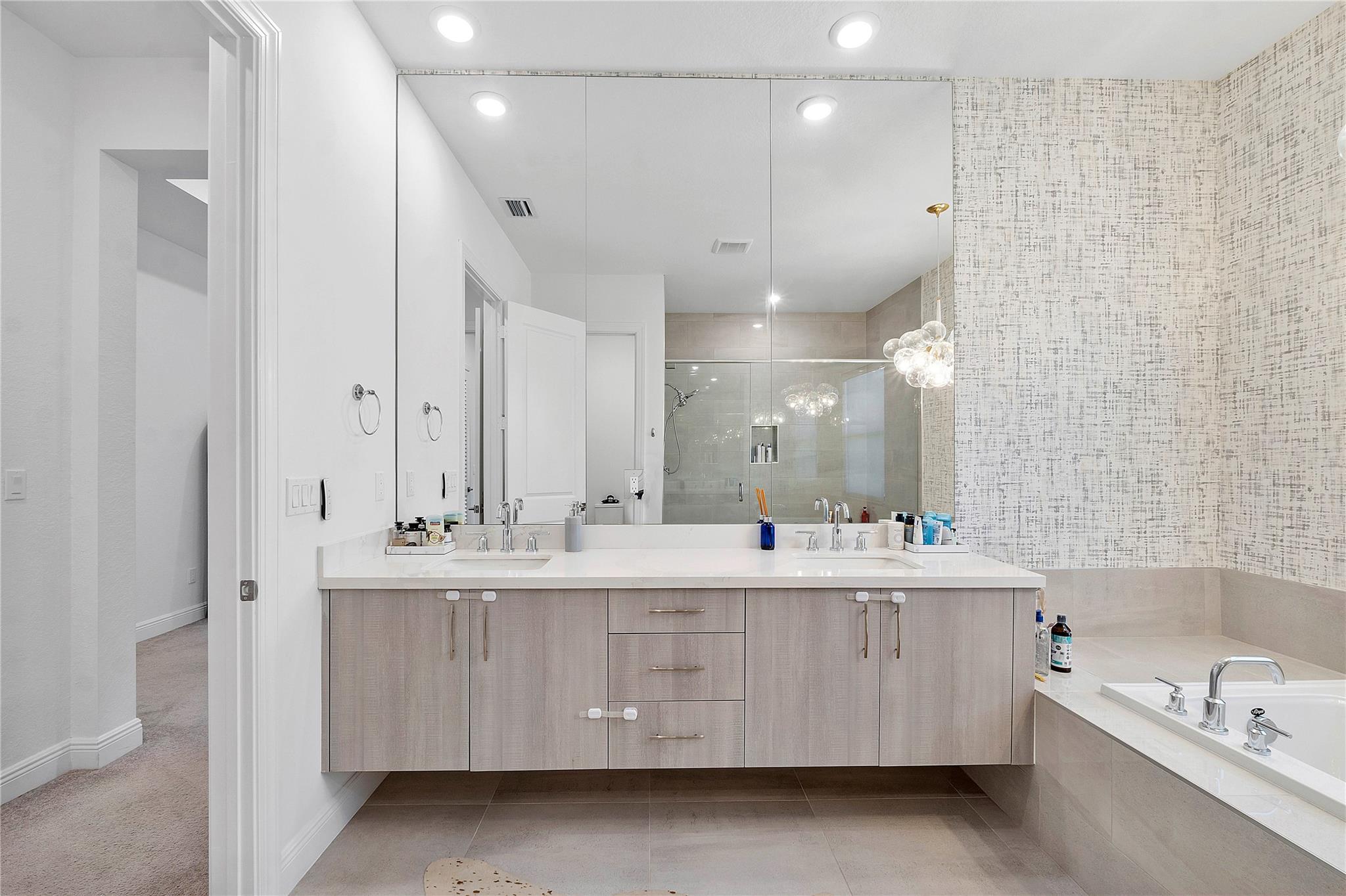 9015 W Bay Trl