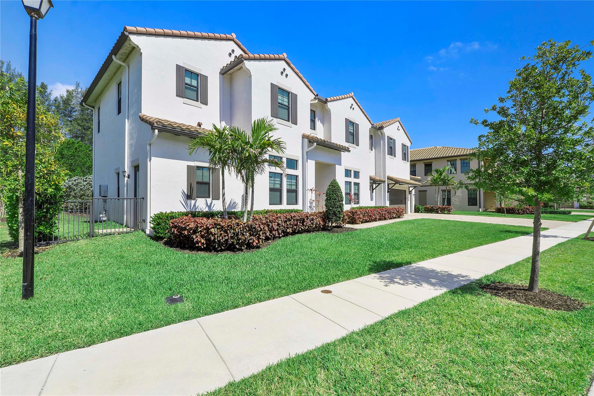 9015 W Bay Trl