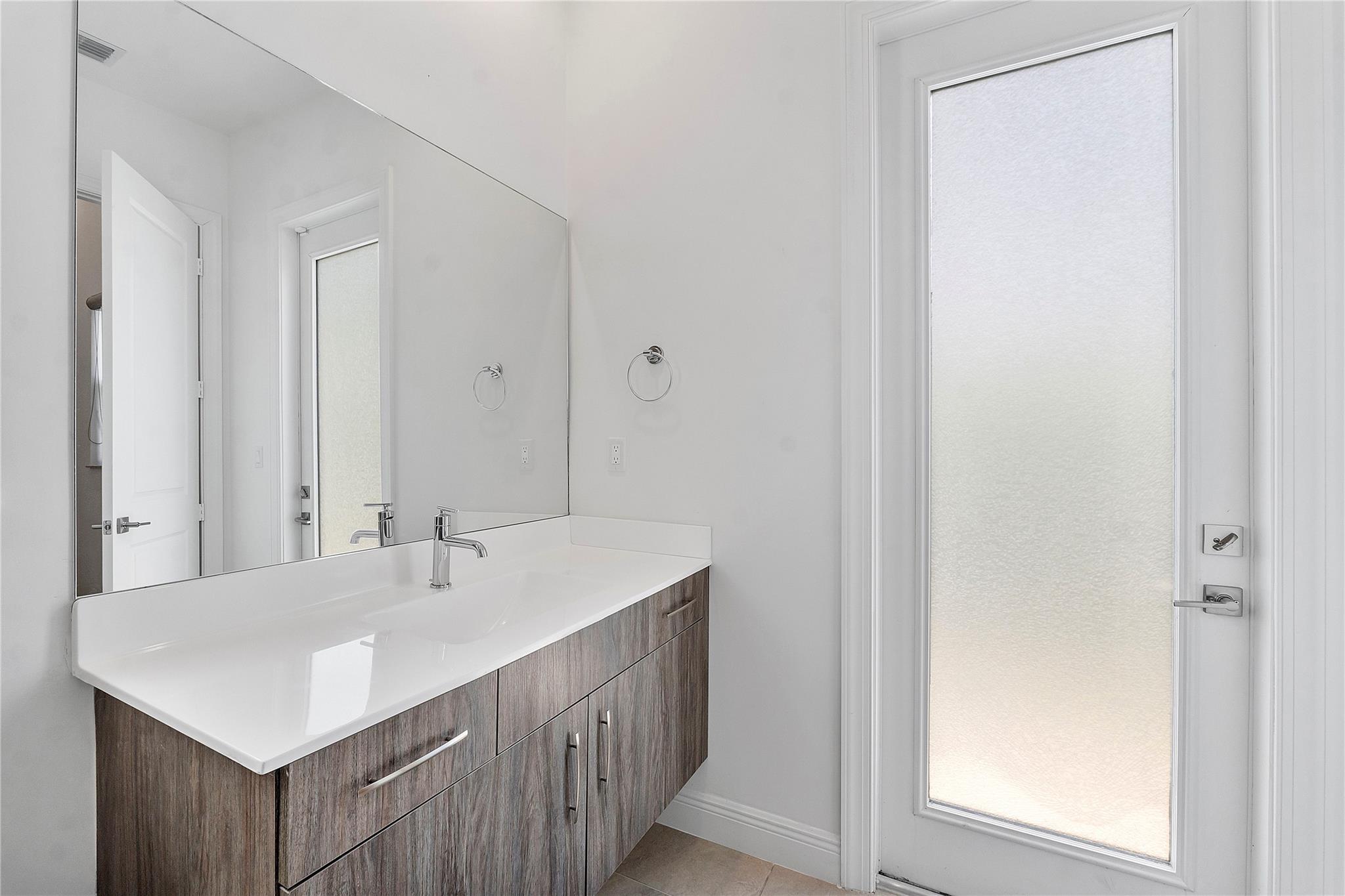 9015 W Bay Trl