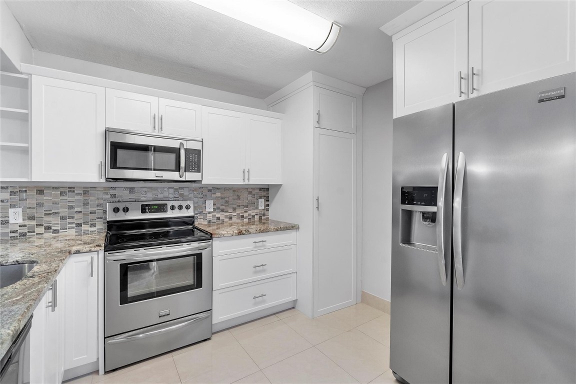 1030 CORAL CLUB DR 1030