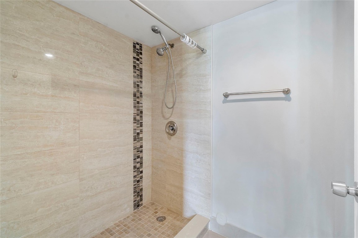 1030 CORAL CLUB DR 1030