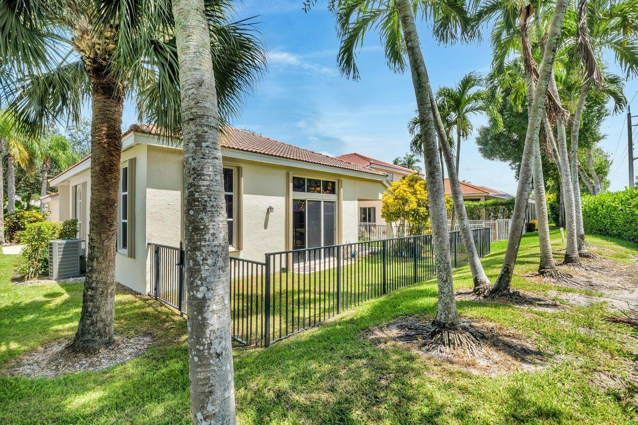 7665 NW 71st Ter