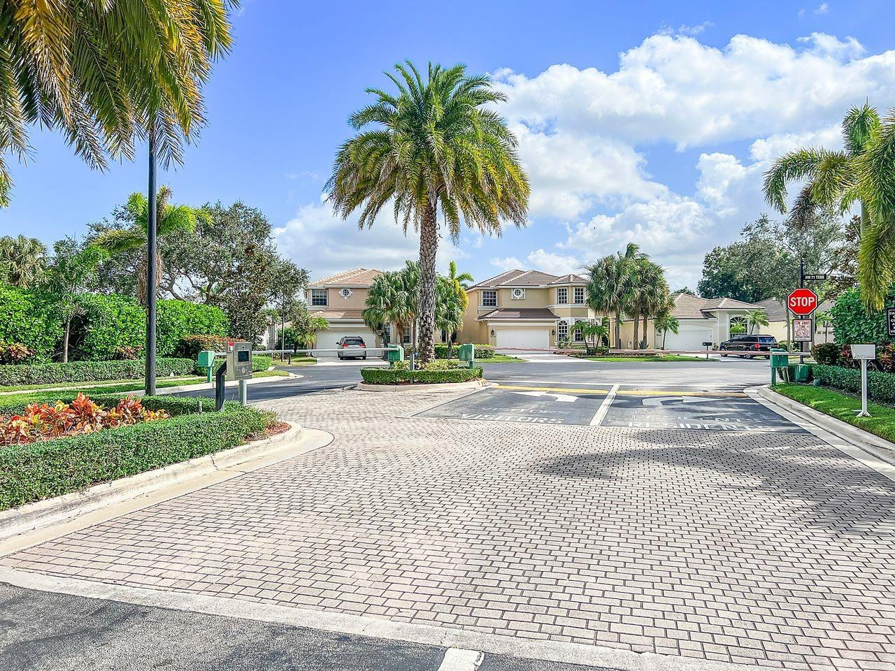 7665 NW 71st Ter
