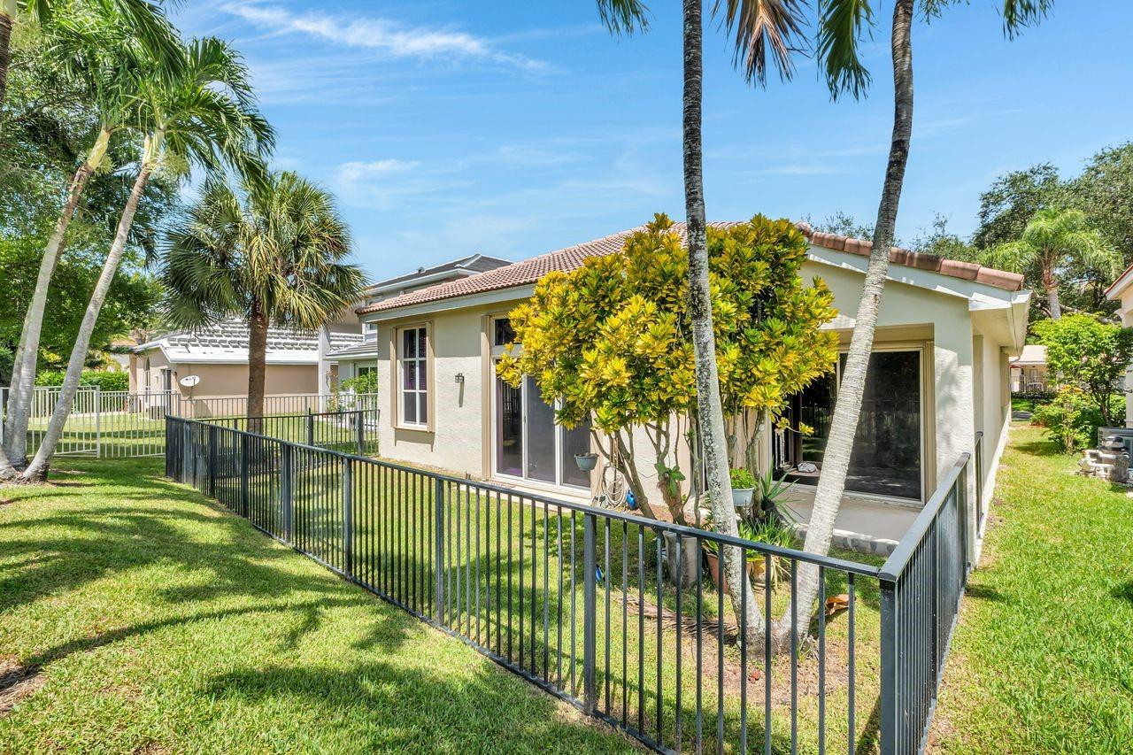 7665 NW 71st Ter