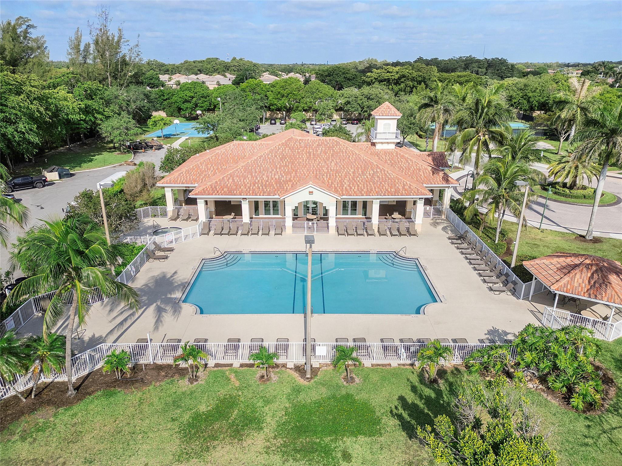 1367 SW 48th Ter