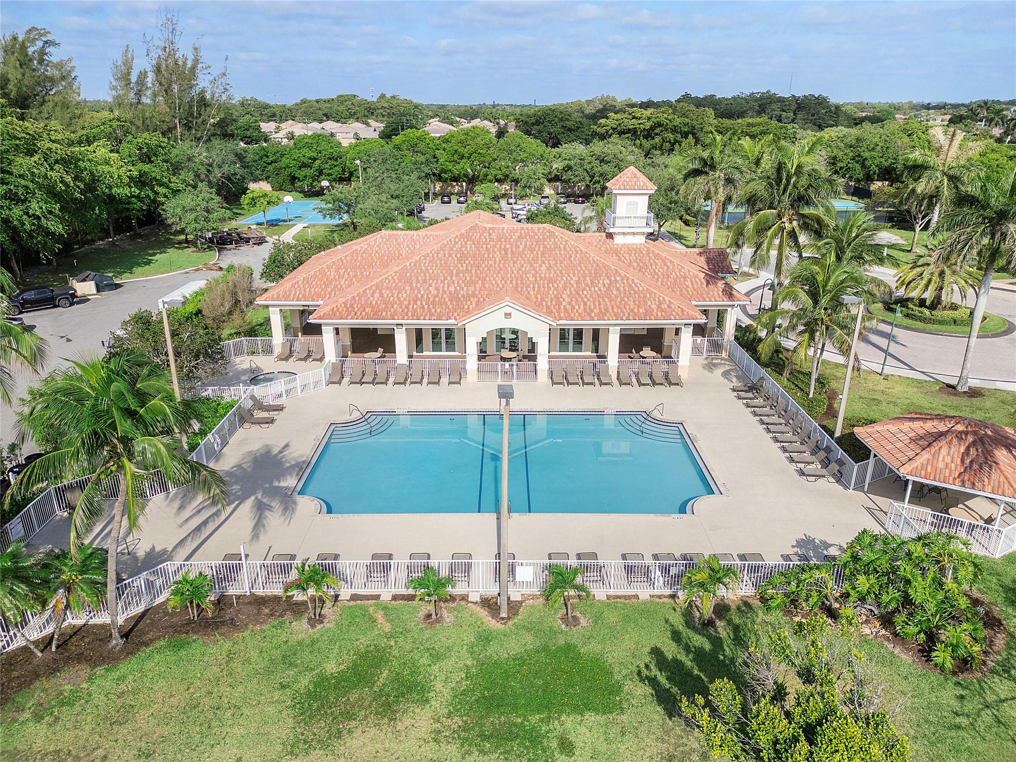 1367 SW 48th Ter