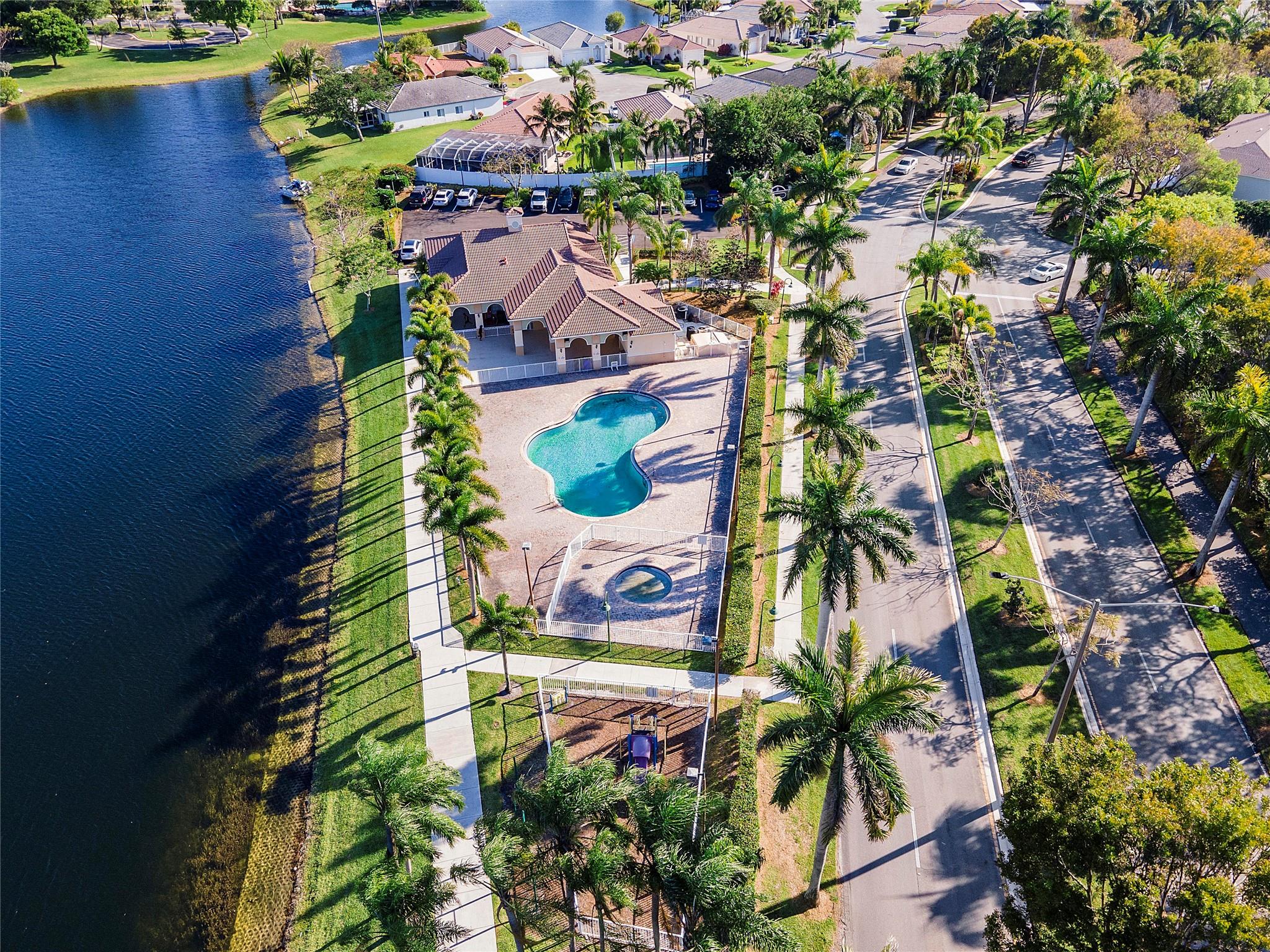 1367 SW 48th Ter