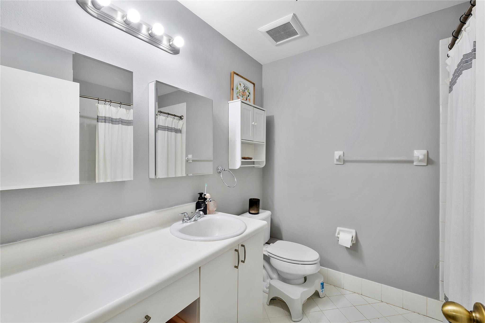 1367 SW 48th Ter