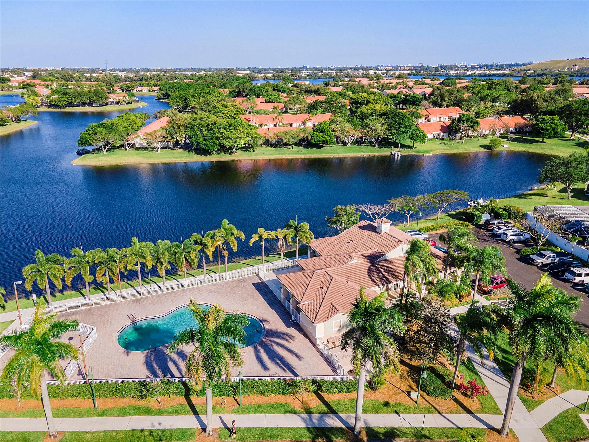 1367 SW 48th Ter