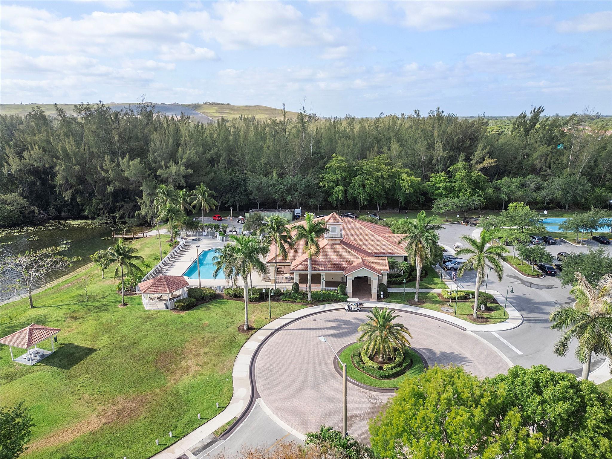 1367 SW 48th Ter